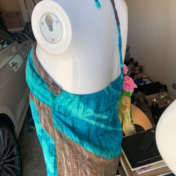 Pretty halter - Picture 2 of 3